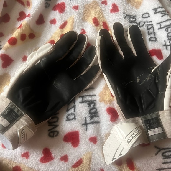 University of Florida player, exclusive football gloves - Picture 2 of 5